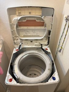 洗濯機、分解してみたらこんなにカビが！？😲